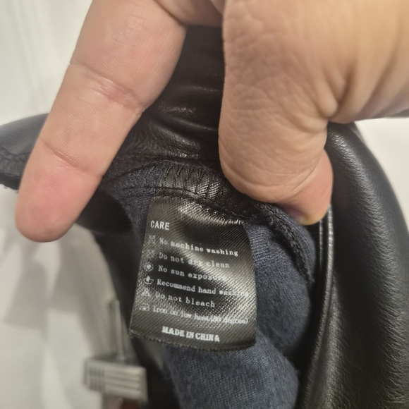 Sleek Black Mini Skirt - Picture 4 of 11